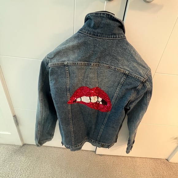 Jeans jacket with patch - Picture 4 of 6